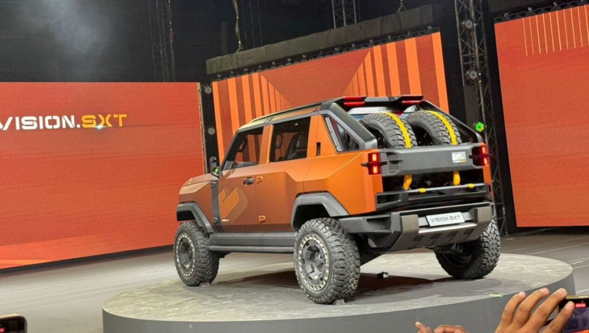 Mahindra Vision SXT